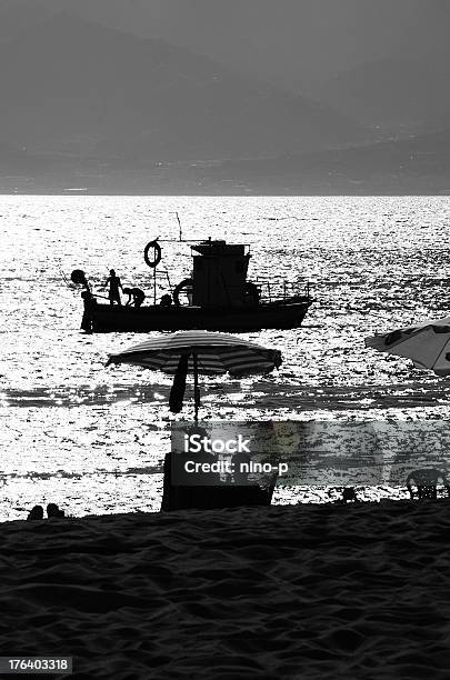 Tramonto Al Mare — стоковые фотографии и другие картинки Баня - здание - Баня - здание, Бассейн на курорте, Береговая линия