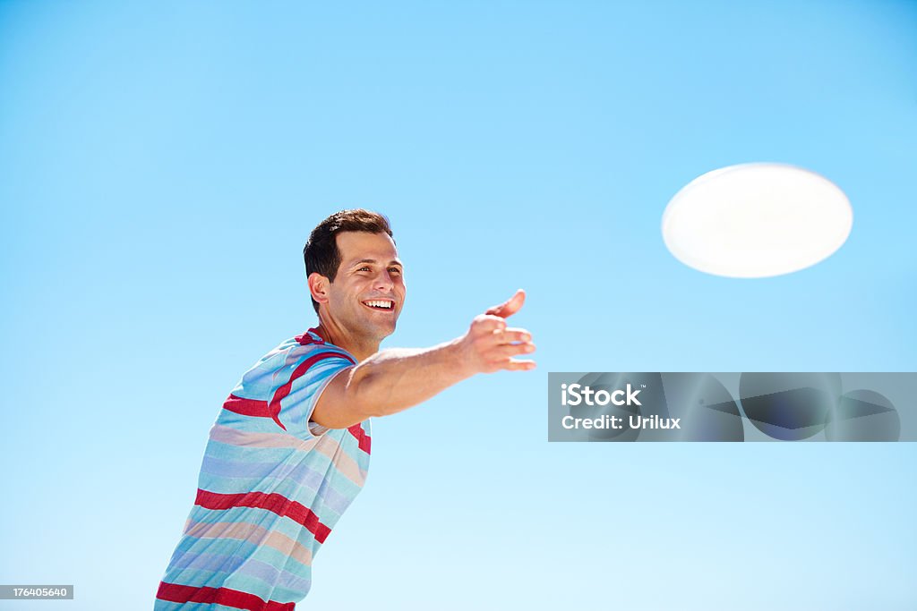 Isbjørn forudsigelse Selv tak Throwing The Frisbee With Finesse Stock Photo - Download Image Now -  Plastic Disc, Throwing, Men - iStock