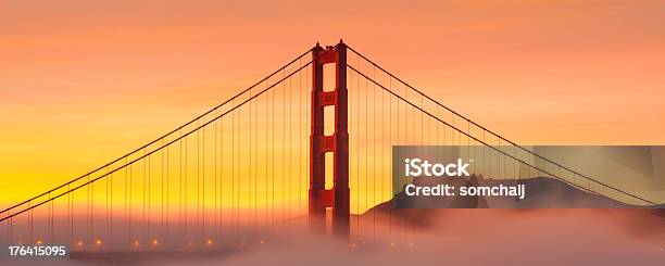 Puente Golden Gate Foto de stock y más banco de imágenes de Acero - Acero, Agua, Aire libre