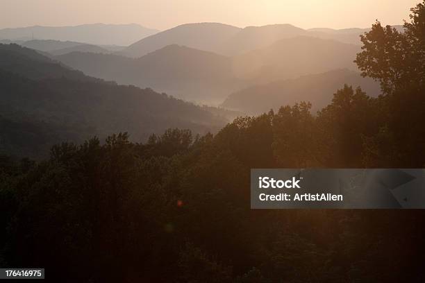 Photo libre de droit de Coucher De Soleil Sur Les Smoky Mountains Tennessee banque d'images et plus d'images libres de droit de Monts Great Smoky