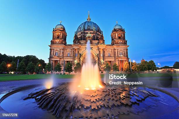 Photo libre de droit de Cathédrale De Berlin En Allemagne banque d'images et plus d'images libres de droit de Allemagne - Allemagne, Architecture, Berlin