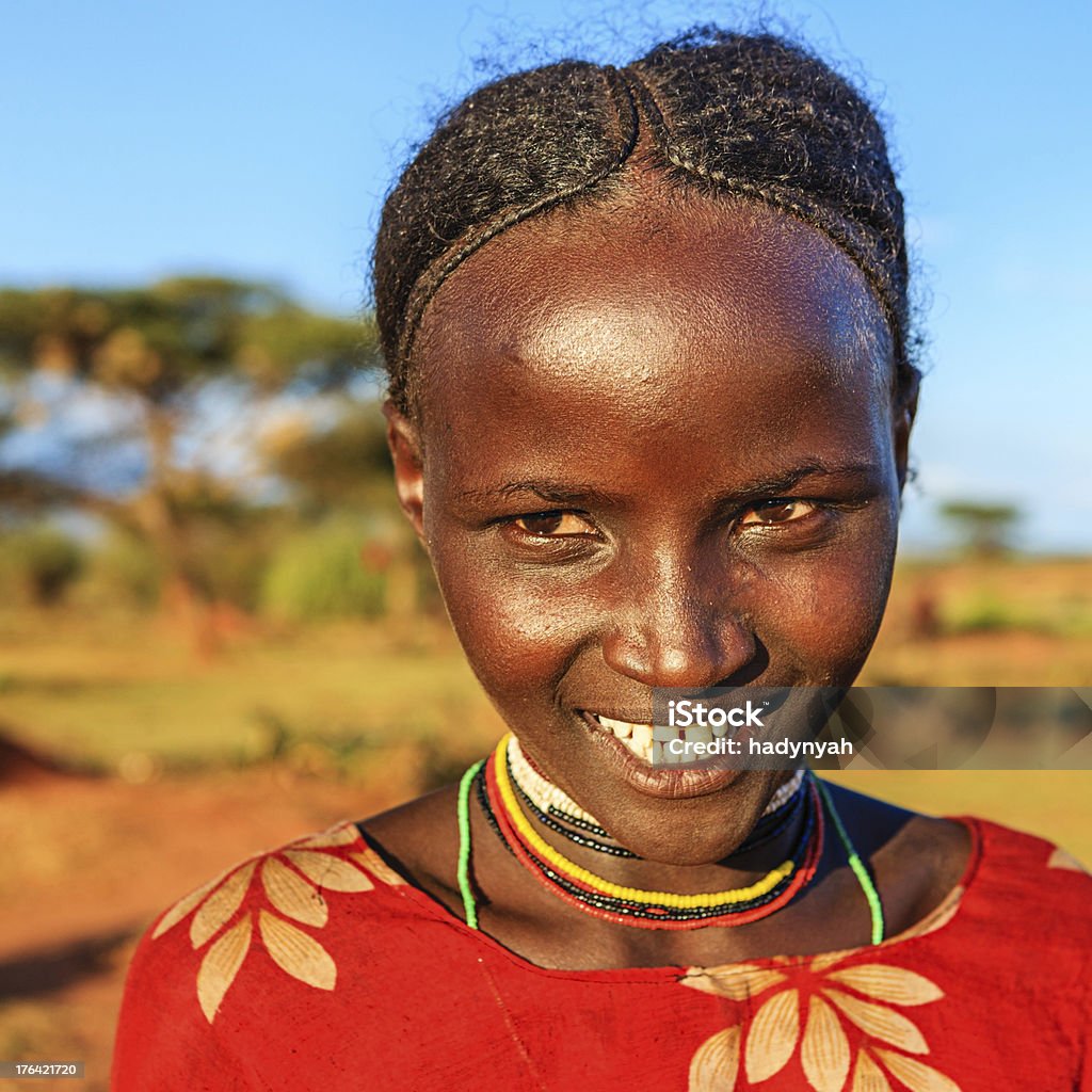 Портрет молодой девушки с Borana, Эфиопия, Африка - Стоковые фото Omo Valley роялти-фри