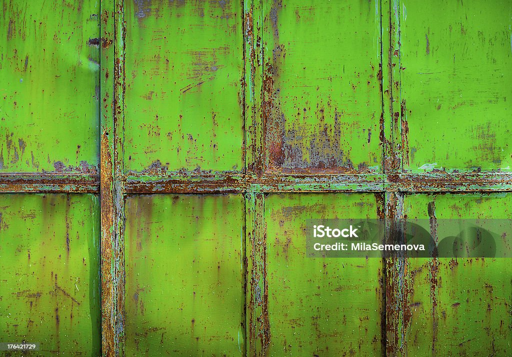 Заржавленный зеленый Окрашенные металлические с потрескавшейся краской, текстура фон - Стоковые фото Абстрактный роялти-фри