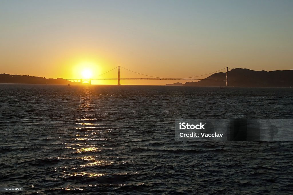 Mostu Golden Gate w San Francisco w Zachód słońca - Zbiór zdjęć royalty-free (Architektura)