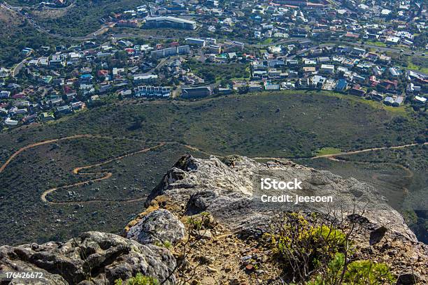 En El Borde Foto de stock y más banco de imágenes de Acantilado - Acantilado, Actividad, Aire libre