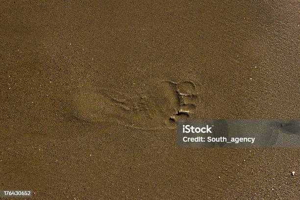 Footprints - Fotografias de stock e mais imagens de Antecipação - Antecipação, Ao Ar Livre, Areia