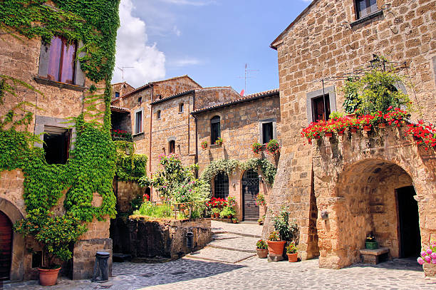 picturesque corner of a quaint tuscan hill town, italy - lazio stok fotoğraflar ve resimler