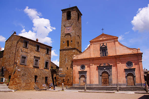 pueblito italiano square - civita di bagnoregio fotografías e imágenes de stock