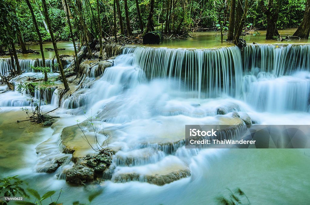 Mae Khamin-Huay cascata che scorre acqua, il paradiso in Tailandia. - Foto stock royalty-free di Acqua