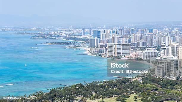 Horizonte De Honolulu En Waikiki Beach Y Del Paisaje Marino Foto de stock y más banco de imágenes de Clima tropical