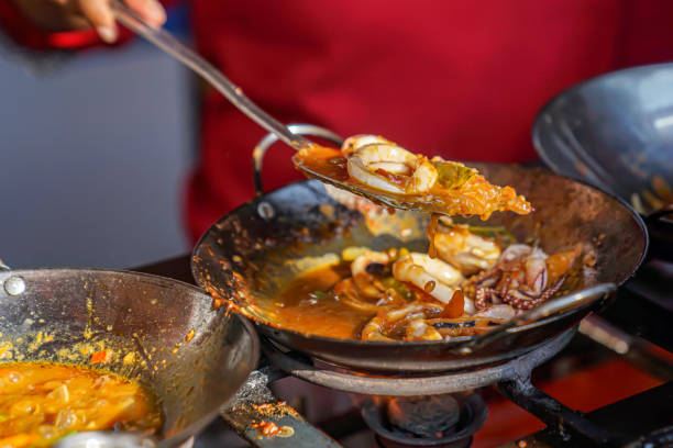 making squid chili sauce while lifting the squid in a frying pan is very delicious - asian cuisine close up garlic vegetable imagens e fotografias de stock