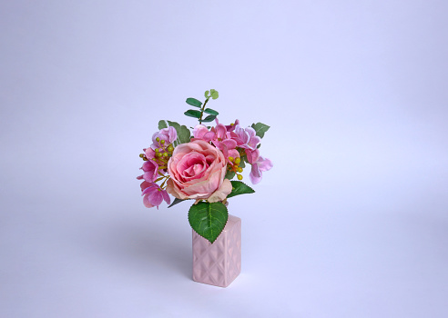 Artificial flowers and a vase photographed against a white background in the style of a product photo. Photography record, April 2022, taken in a living room, Kodaira City, Tokyo, Japan.