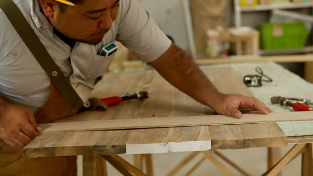 istock Japanese woodworkers working in the garage. 1764592395