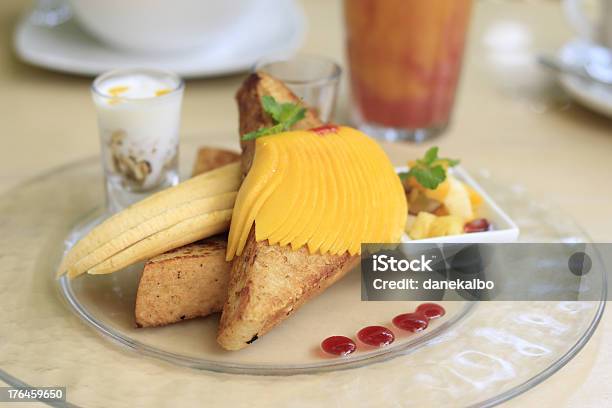 Foto de Rabanada Com Manga e mais fotos de stock de Alimentação Saudável - Alimentação Saudável, Banana, Café da manhã
