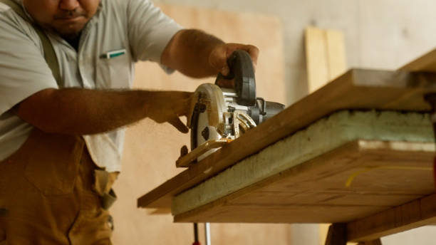 istock Japanese woodworkers working in the garage. 1764630002