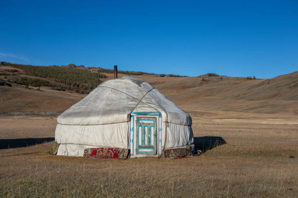 アルタイ山脈の伝統的なモンゴル人 - independent mongolia 写真 ストックフォトと画像