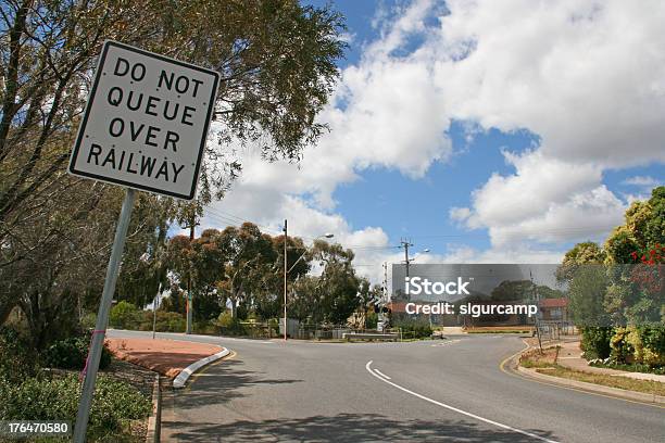 Paso A Nivel Australia Foto de stock y más banco de imágenes de Aire libre - Aire libre, Aldea, Amarillo - Color