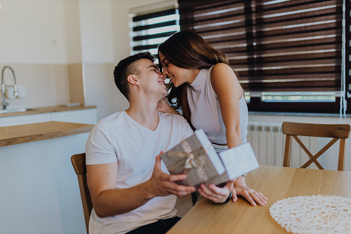 Young man givinggift to his girlfriend