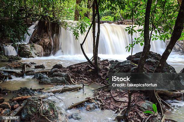 Huay Mae Khamin Cascadas Foto de stock y más banco de imágenes de Agua - Agua, Aire libre, Bosque