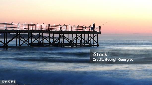 Foto de Nascer Do Sol Na Praia e mais fotos de stock de Movendo-se para Cima - Movendo-se para Cima, Acordar, Areia