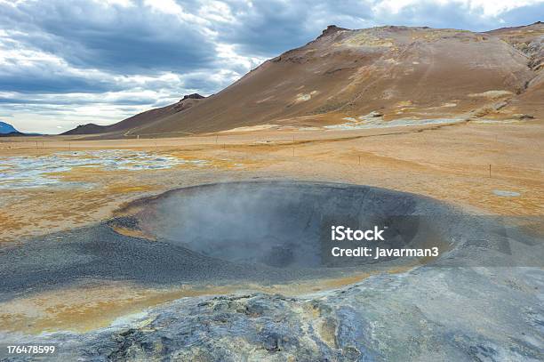 Foto de Hverarondor Hverir Hot Springs Islândia e mais fotos de stock de Banho de Lama - Banho de Lama, Buraco, Calor