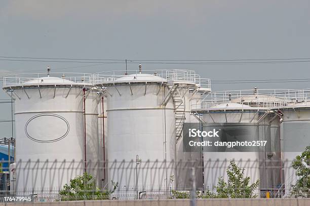 Tanques De Armazenamento - Fotografias de stock e mais imagens de Ao Ar Livre - Ao Ar Livre, Cilindro - Formas Geométricas, Escada - Objeto manufaturado