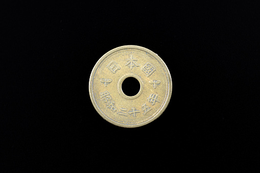 5 yen brass coin issued in 1950, old design with hole