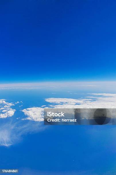 Widok Z Lotu Ptaka Na Niebieski Niebo - zdjęcia stockowe i więcej obrazów Abstrakcja - Abstrakcja, Bez ludzi, Bezchmurne niebo