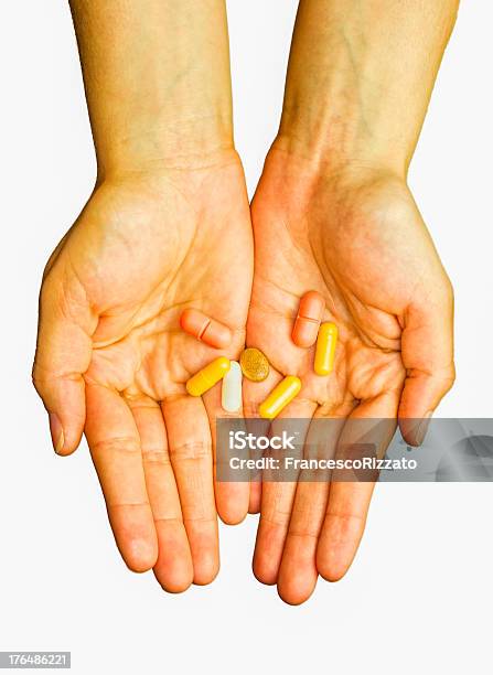 Hand Holding Pillen Stockfoto und mehr Bilder von Handfläche - Handfläche, Antibabypille, Antibiotikum