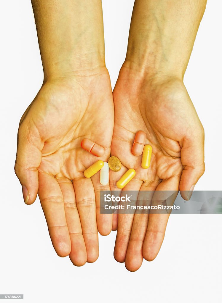 Руки держит препараты - Стоковые фото Ладонь роялти-фри