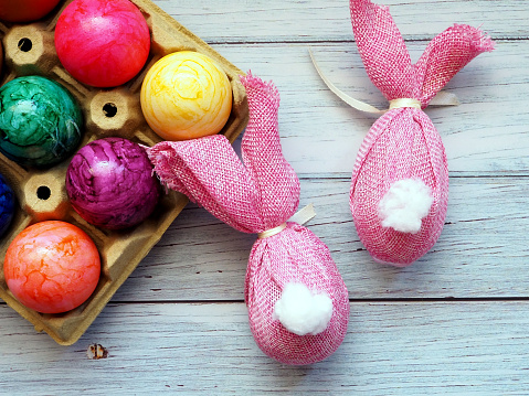 DIY Easter Decor - Eggs with Easter Bunny Packaging
