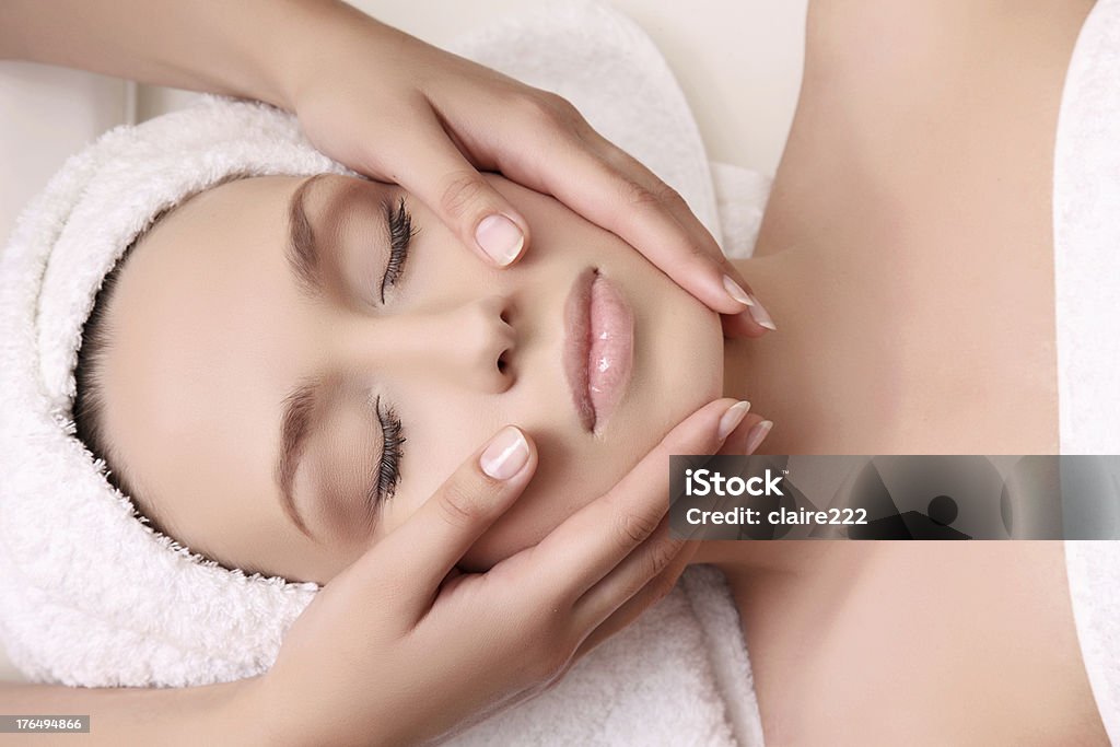 Massagem facial - Foto de stock de 20-24 Anos royalty-free