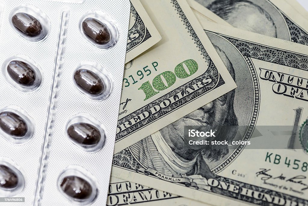Dinheiro e drogas - Foto de stock de Comprimido royalty-free