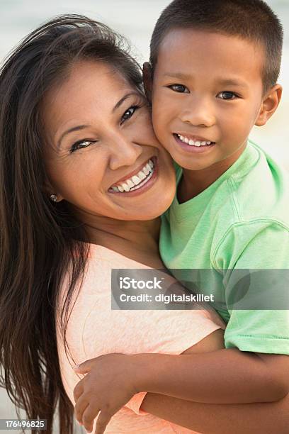 Matka I Syn - zdjęcia stockowe i więcej obrazów Azjaci - Azjaci, Chłopcy, Dorosły
