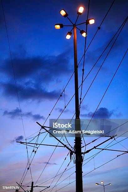 Vías De Ferrocarril Foto de stock y más banco de imágenes de Acero - Acero, Aire libre, Alto - Descripción física