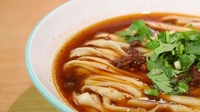 Chinese Food: Knife cut noodles