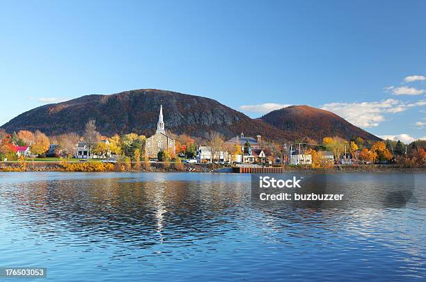 Montsainthilaire In Quebec Canada - Fotografie stock e altre immagini di Montagna - Montagna, Ambientazione esterna, Composizione orizzontale