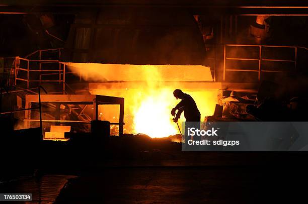 Operaio - Fotografie stock e altre immagini di Acciaieria - Acciaieria, Acciaio, Adulto