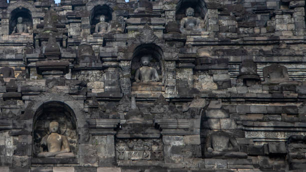 świątynia buddyjska borobudur. yogyakarta, indonezja. jawa. - credo zdjęcia i obrazy z banku zdjęć