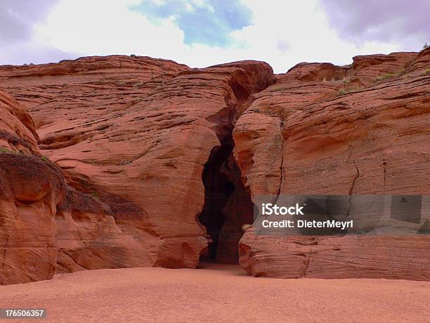 Desfiladeiro Antelope Canyon - Fotografias de stock e mais imagens de Amarilho - Amarilho, Areia, Arenito