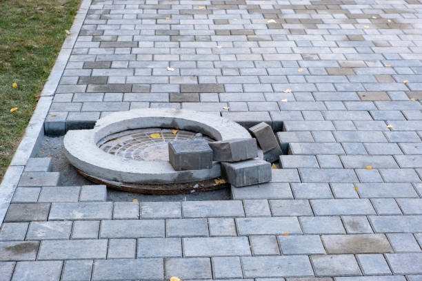 istock Laying paving stones around the hatch 1765119062