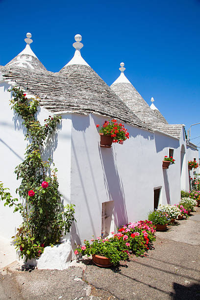 istock Street scenes in Alberobello, Puglia 176516293