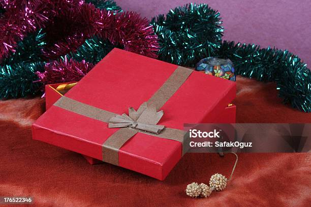 Foto de Embalagem De Presente e mais fotos de stock de Caixa - Recipiente - Caixa - Recipiente, Caixa de presentes, Comemoração - Evento