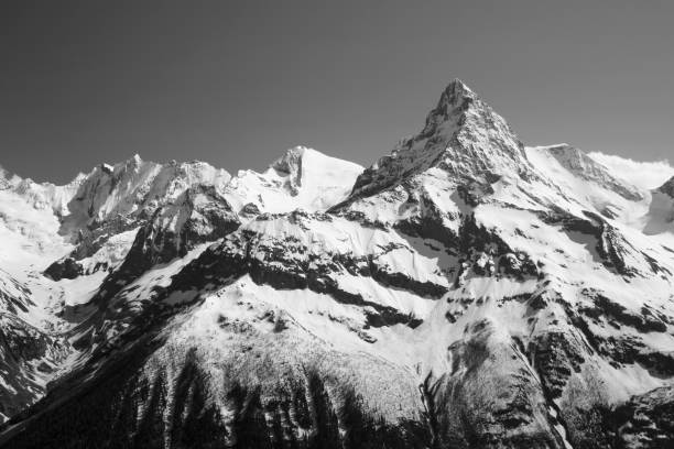 istock white tops of the mountains in summer 176522758
