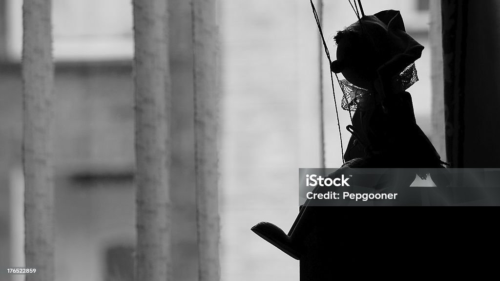 퍼펫인형 나와 창 - 로열티 프리 검은색 스톡 사진