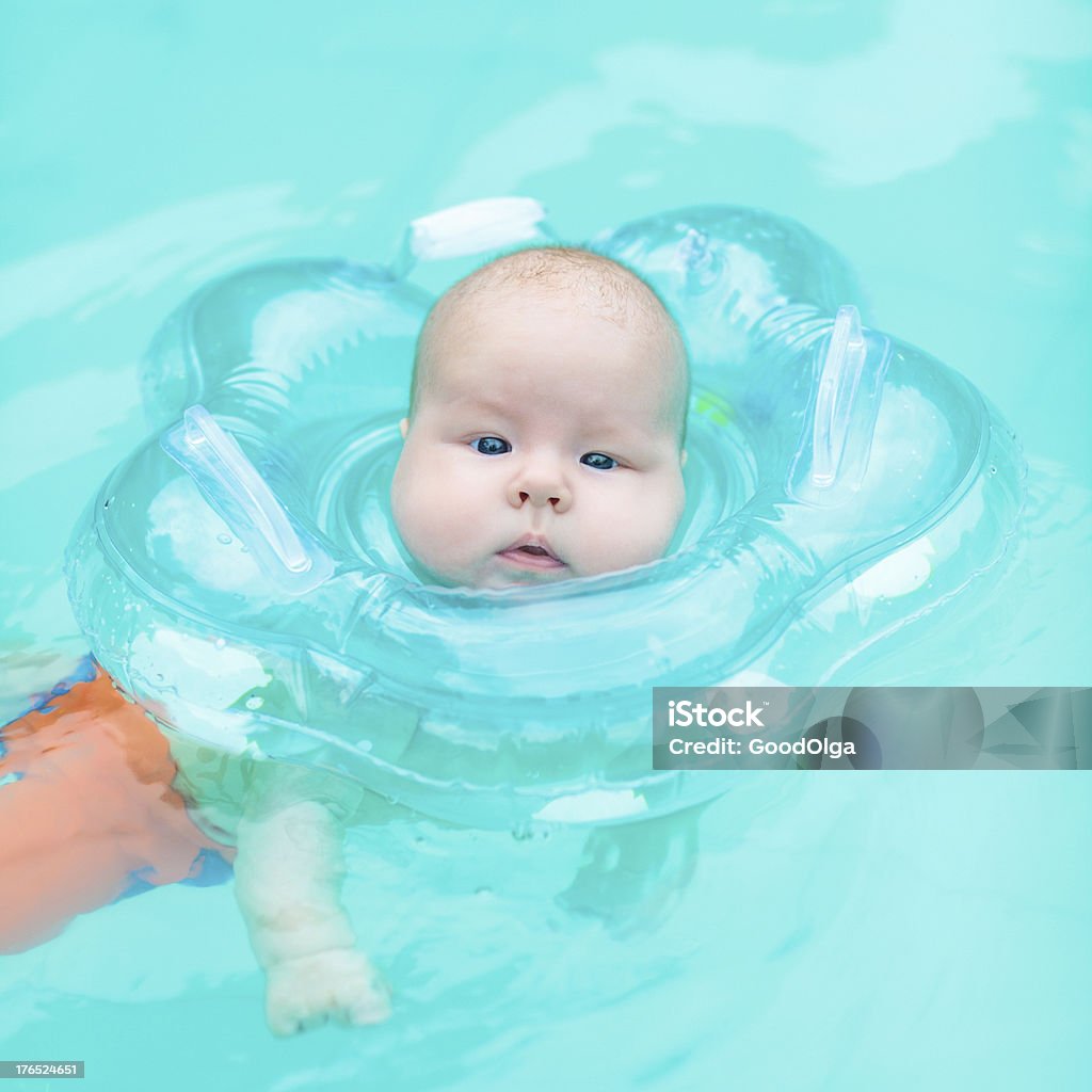 Dzieci Pływać - Zbiór zdjęć royalty-free (Aktywny tryb życia)