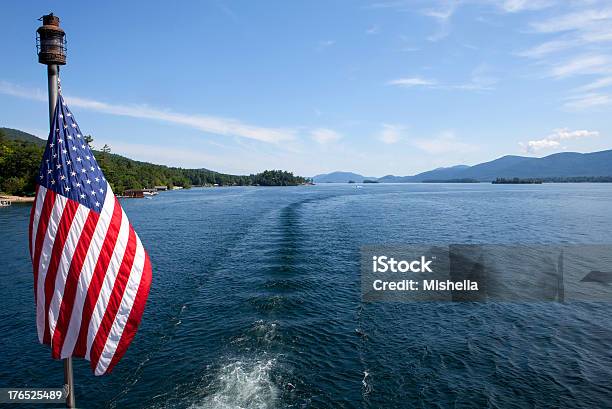 Amerikanische Flagge Stockfoto und mehr Bilder von Amerikanische Flagge - Amerikanische Flagge, Amerikanische Kontinente und Regionen, Blau