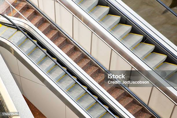 Photo libre de droit de Escalators banque d'images et plus d'images libres de droit de Escalator - Escalator, Escalier, Horizontal