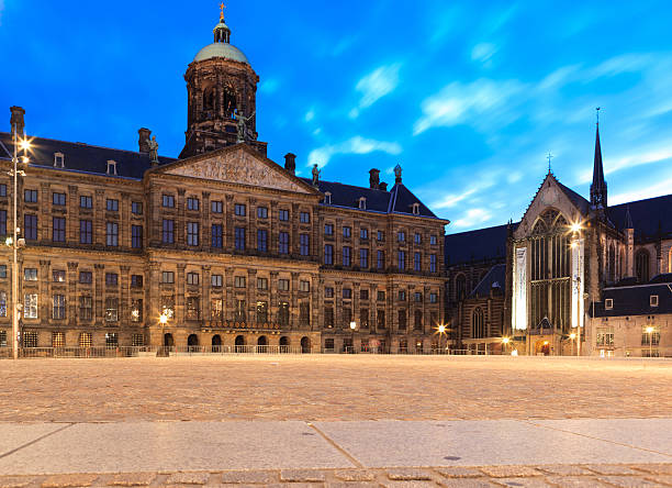 le palais royal d'amsterdam - dam photos et images de collection