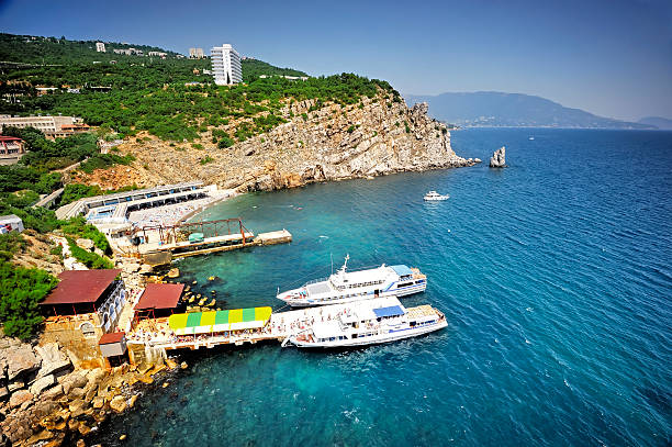 istock Rock and hotel 